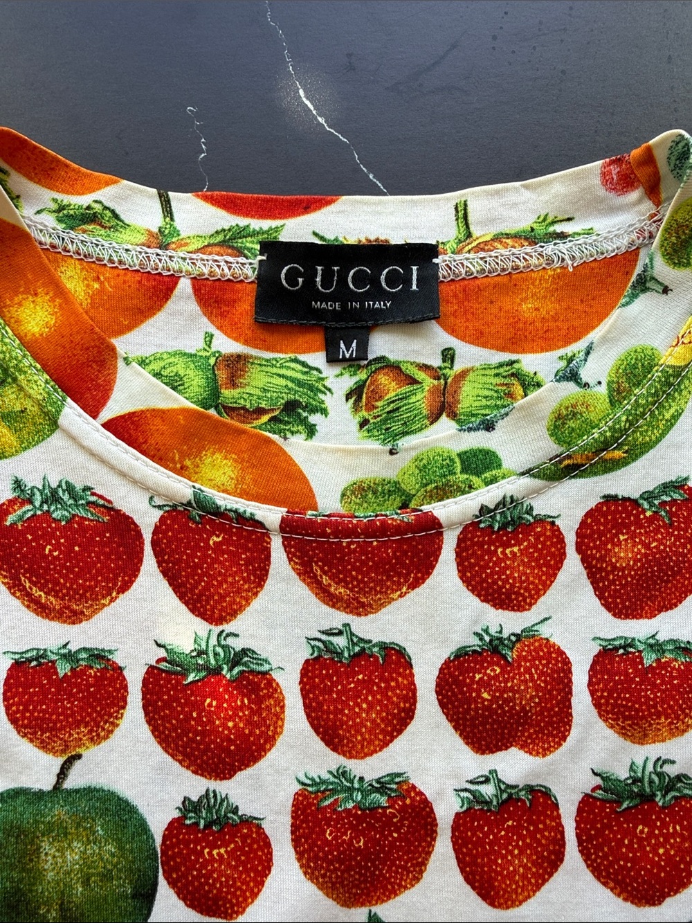 Gucci vintage Tom Ford Era s/s 1996 Fruit Print Tee size M - Picture 9 of 11